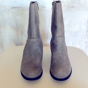 Ugg Waterproof Wedge Gray Fur Boot Sz 9